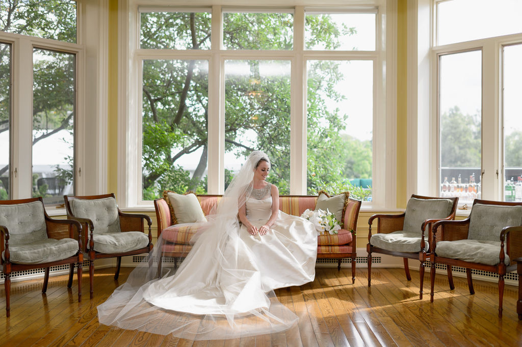 Kirtland Country Club wedding photos with Laura and Zack
